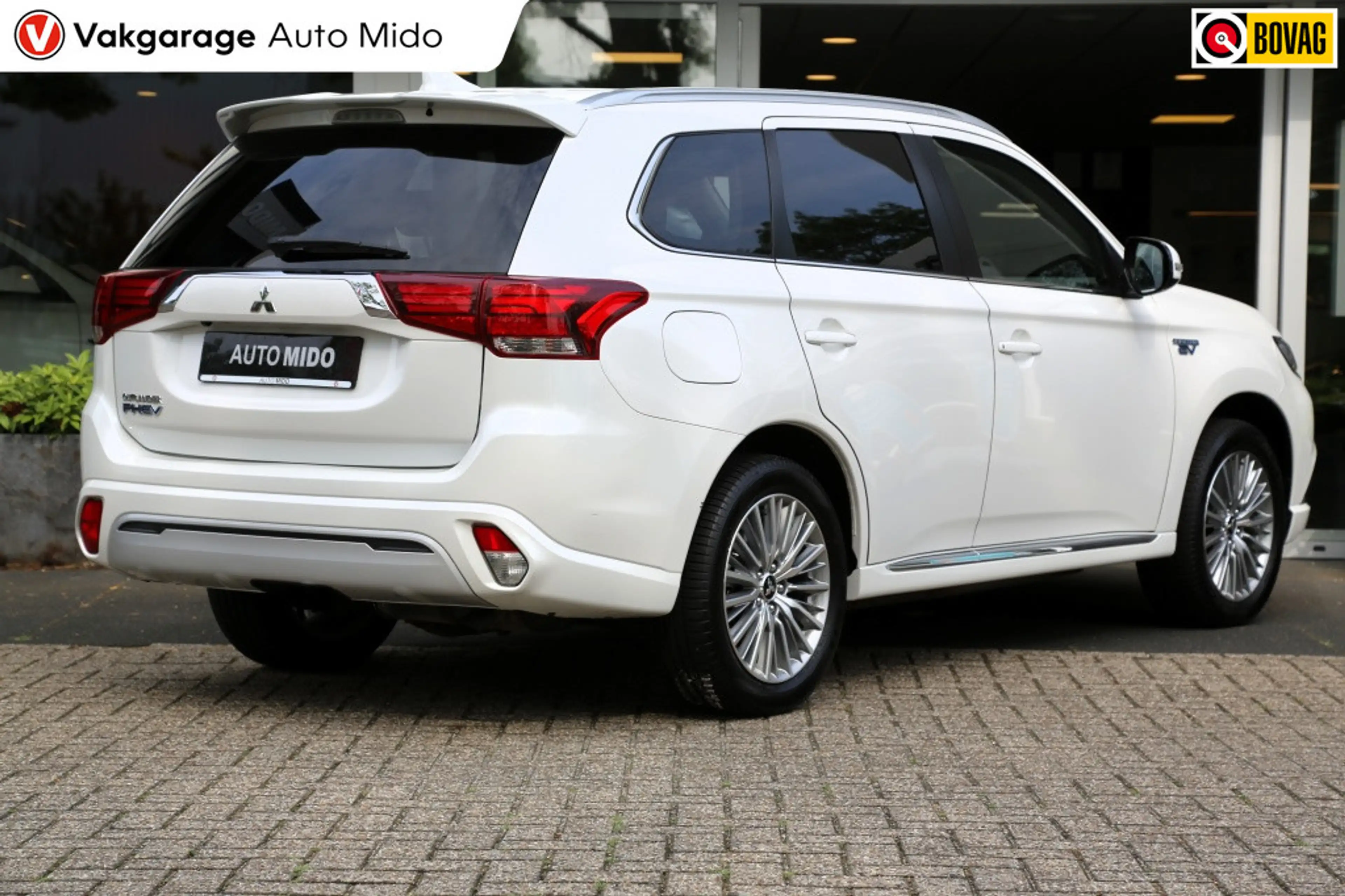Mitsubishi Outlander 2.4 PHEV Intense — photo 2