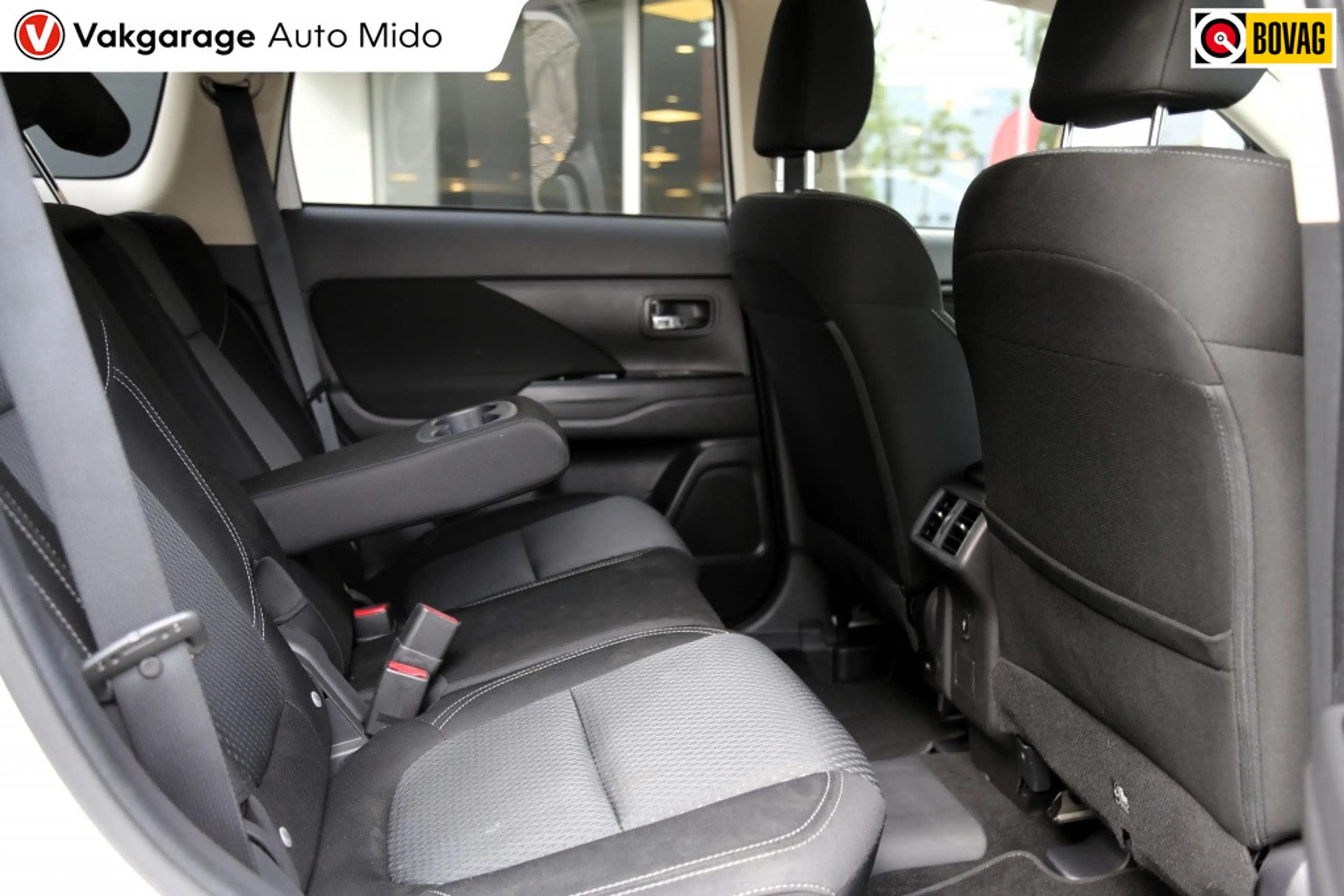 Mitsubishi Outlander 2.4 PHEV Intense — photo 11