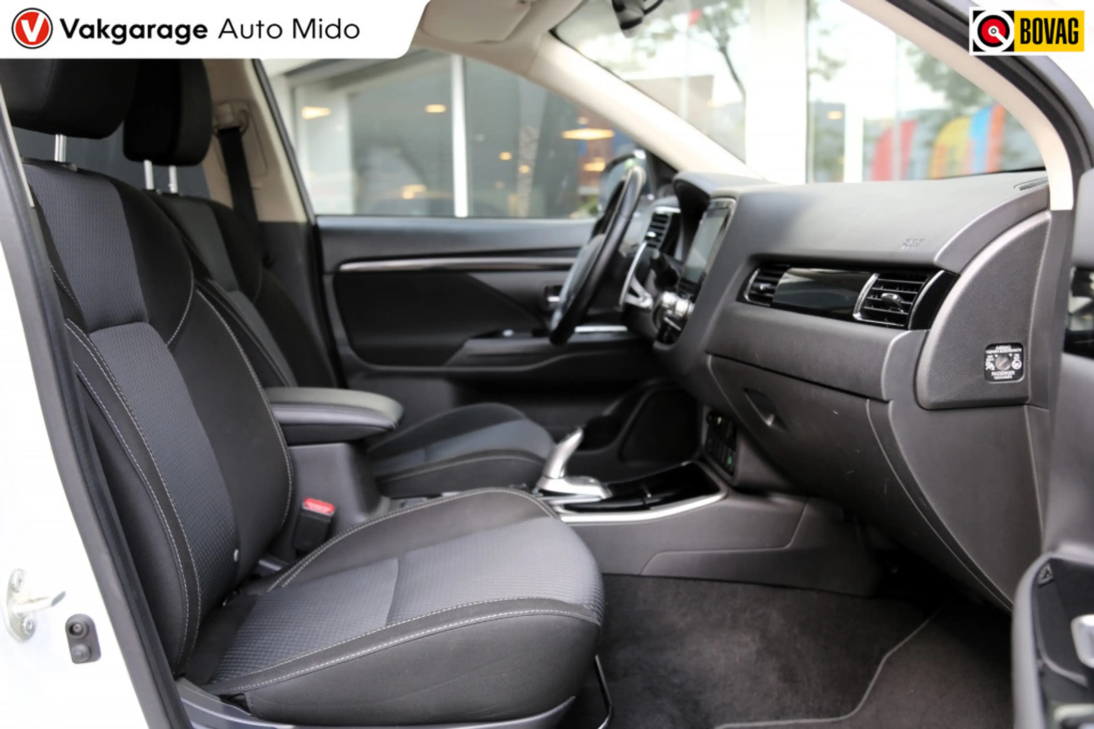 Mitsubishi Outlander 2.4 PHEV Intense — photo 10