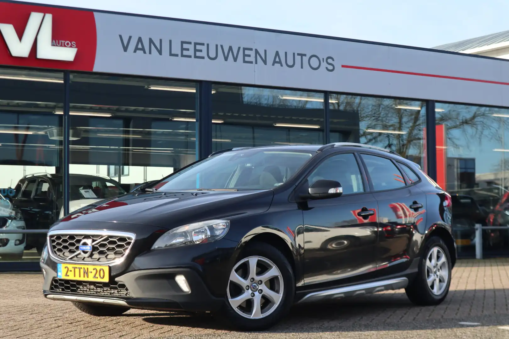 Volvo V40 Cross Country 1.6 D2 Kinetic | Navi | Cruise | Trekhaak Noir - 1