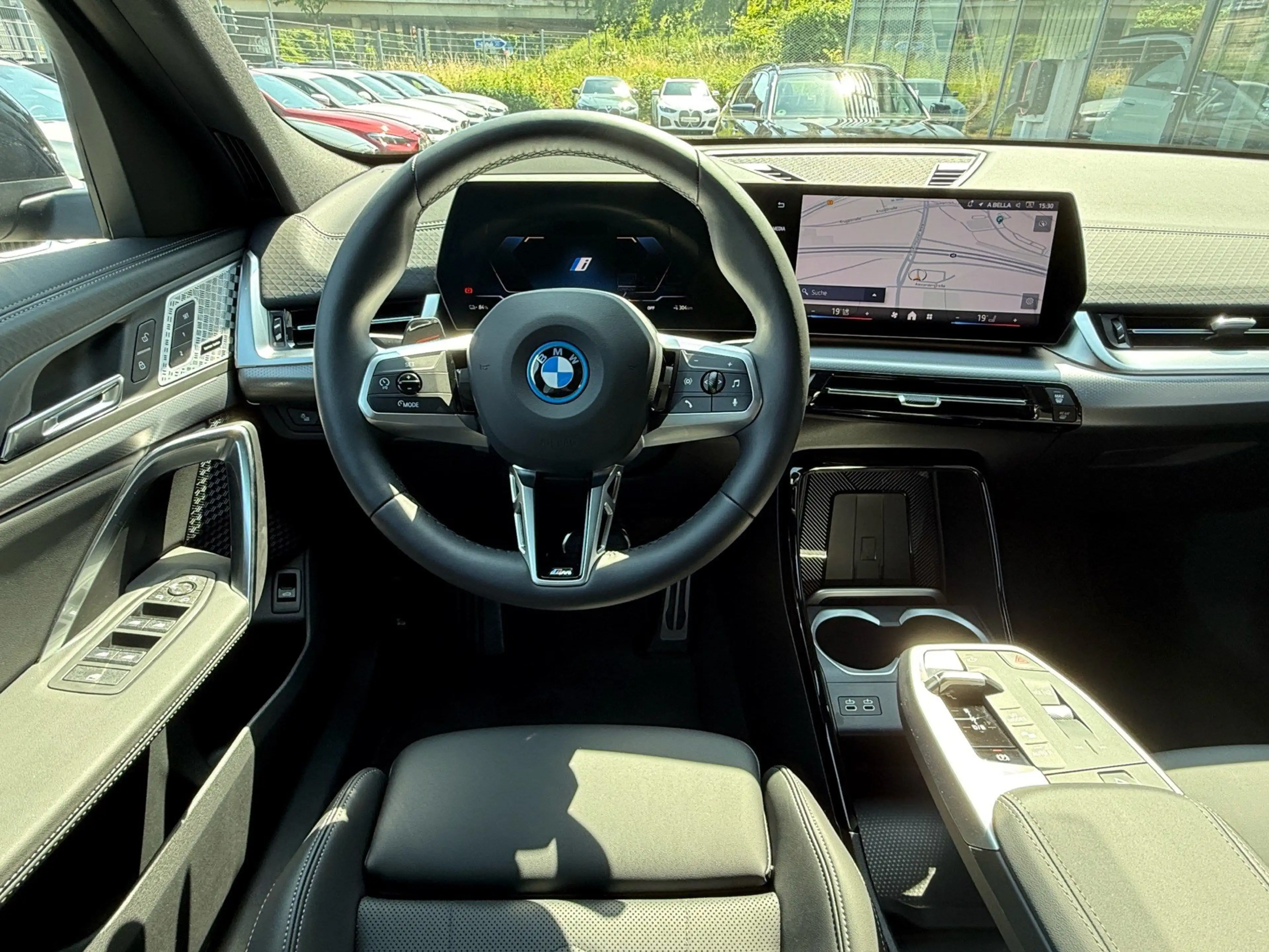 BMW iX2 xDrive30 M Sport /IconicGlow HUD Stop&Go AHK — photo 5
