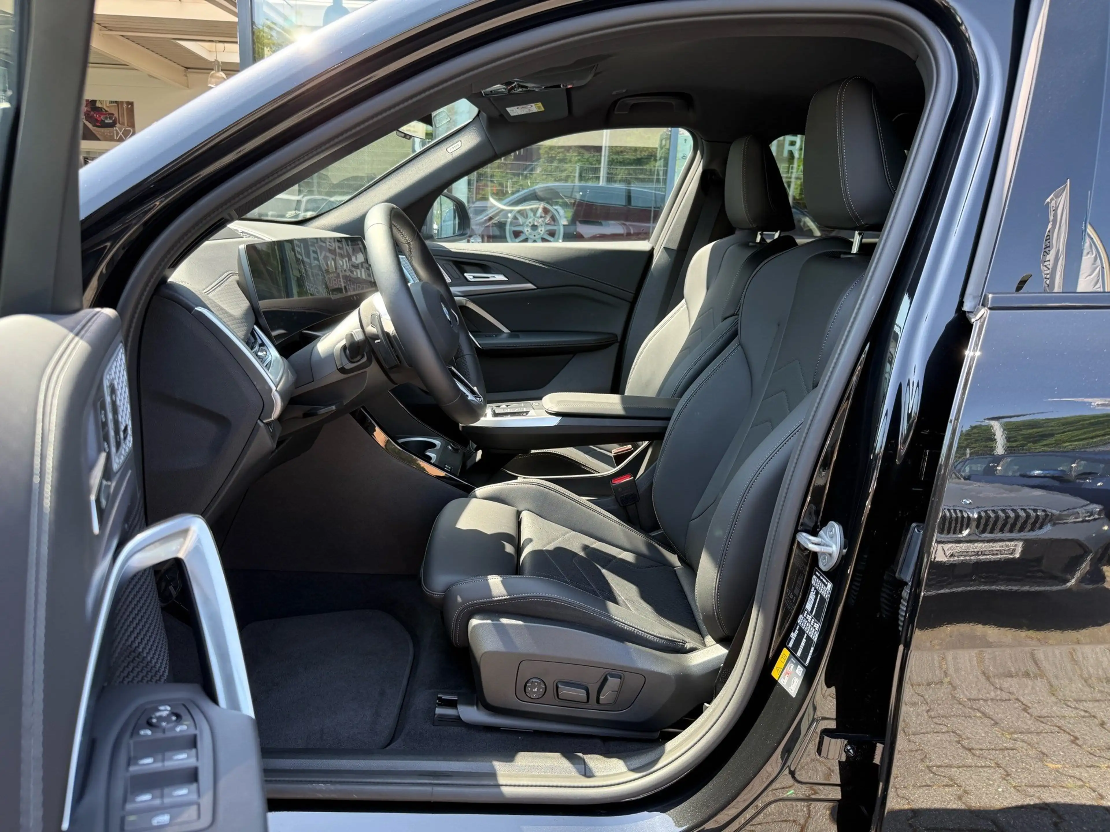 BMW iX2 xDrive30 M Sport /IconicGlow HUD Stop&Go AHK — photo 8
