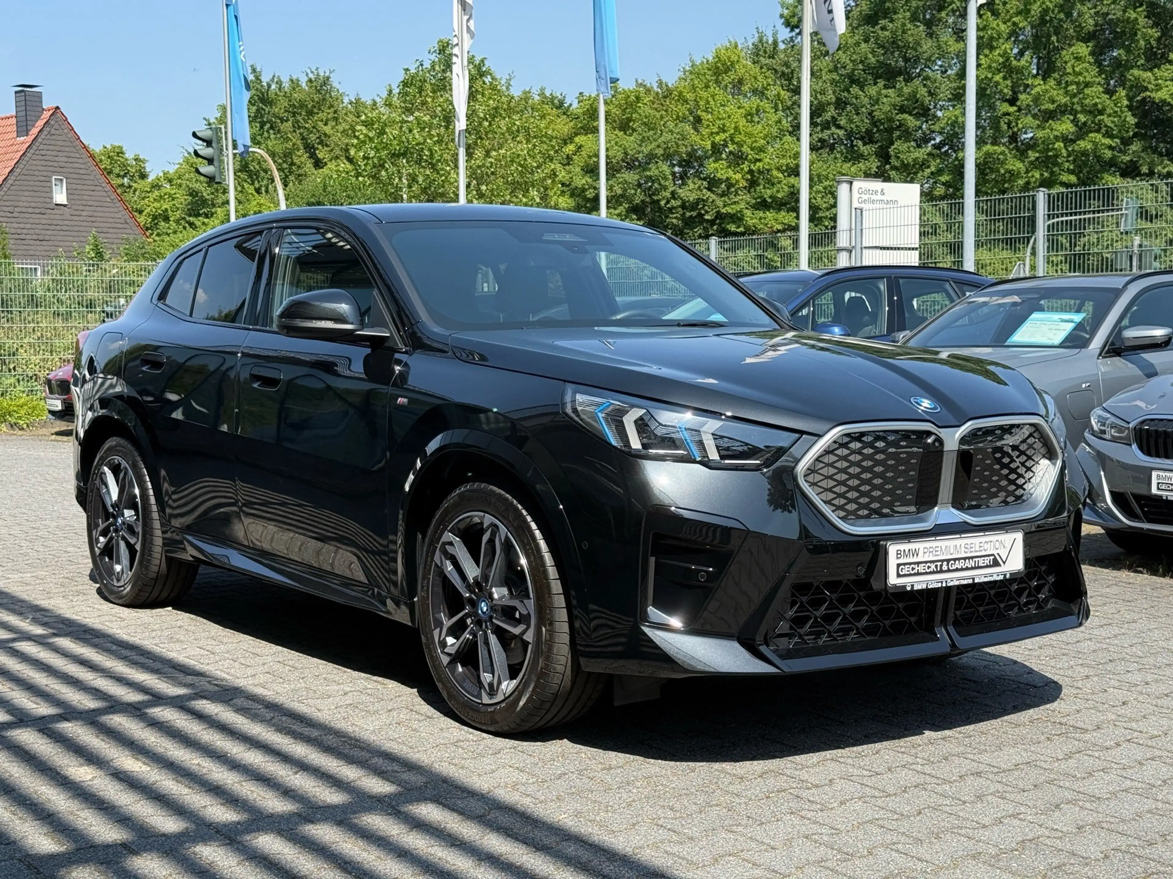 BMW iX2 xDrive30 M Sport /IconicGlow HUD Stop&Go AHK — photo 3