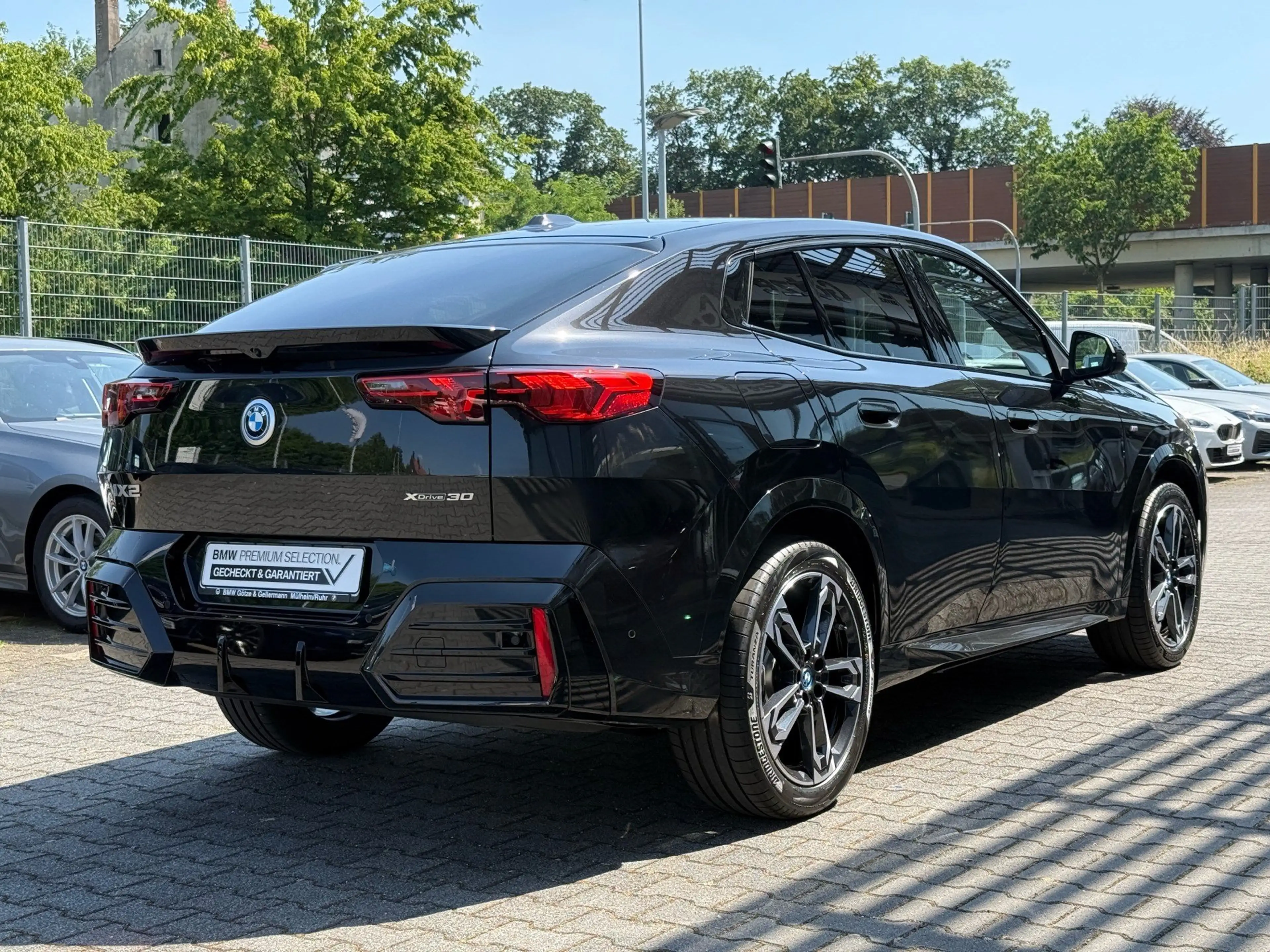 BMW iX2 xDrive30 M Sport /IconicGlow HUD Stop&Go AHK — photo 2
