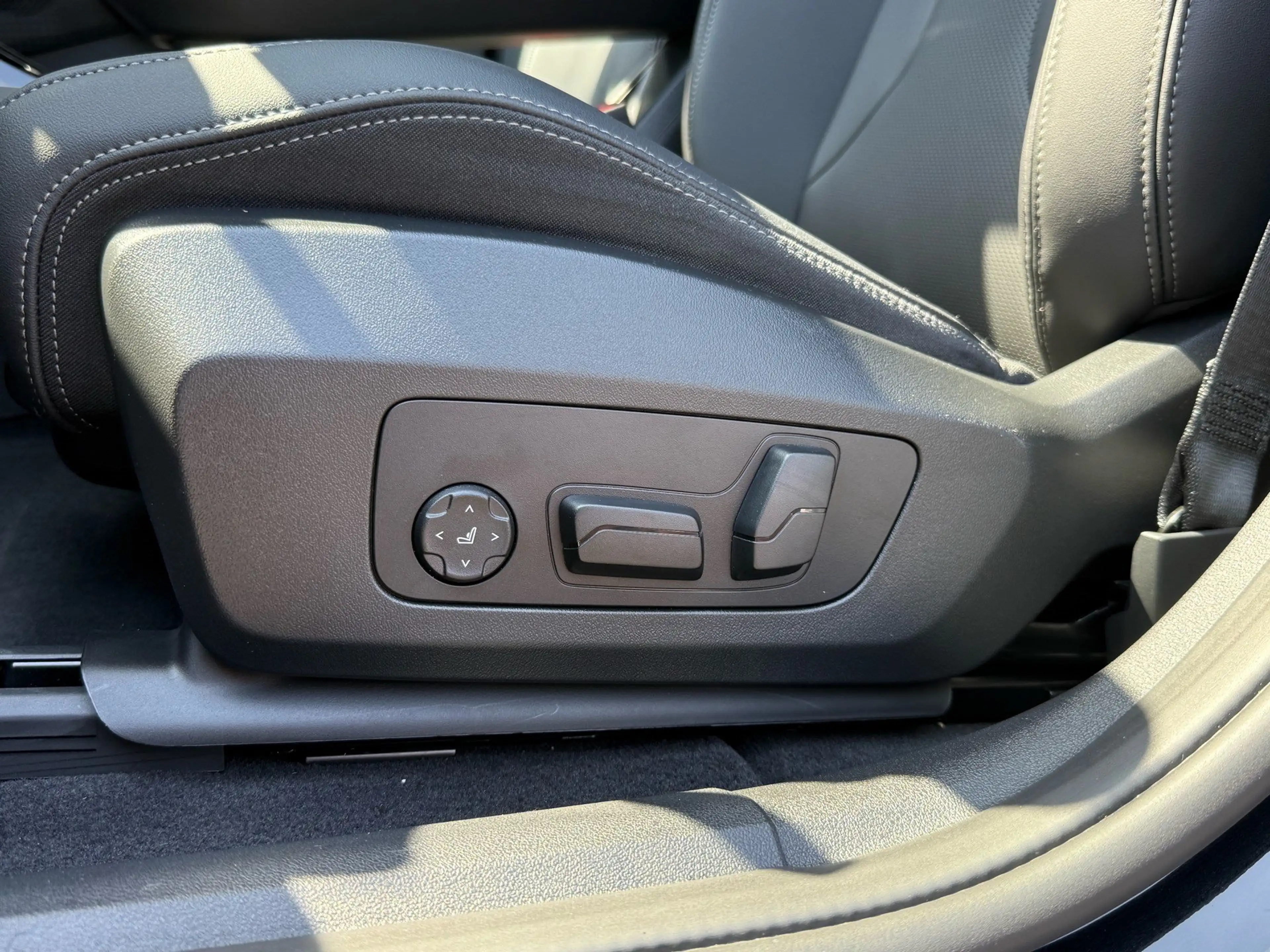 BMW iX2 xDrive30 M Sport /IconicGlow HUD Stop&Go AHK — photo 14