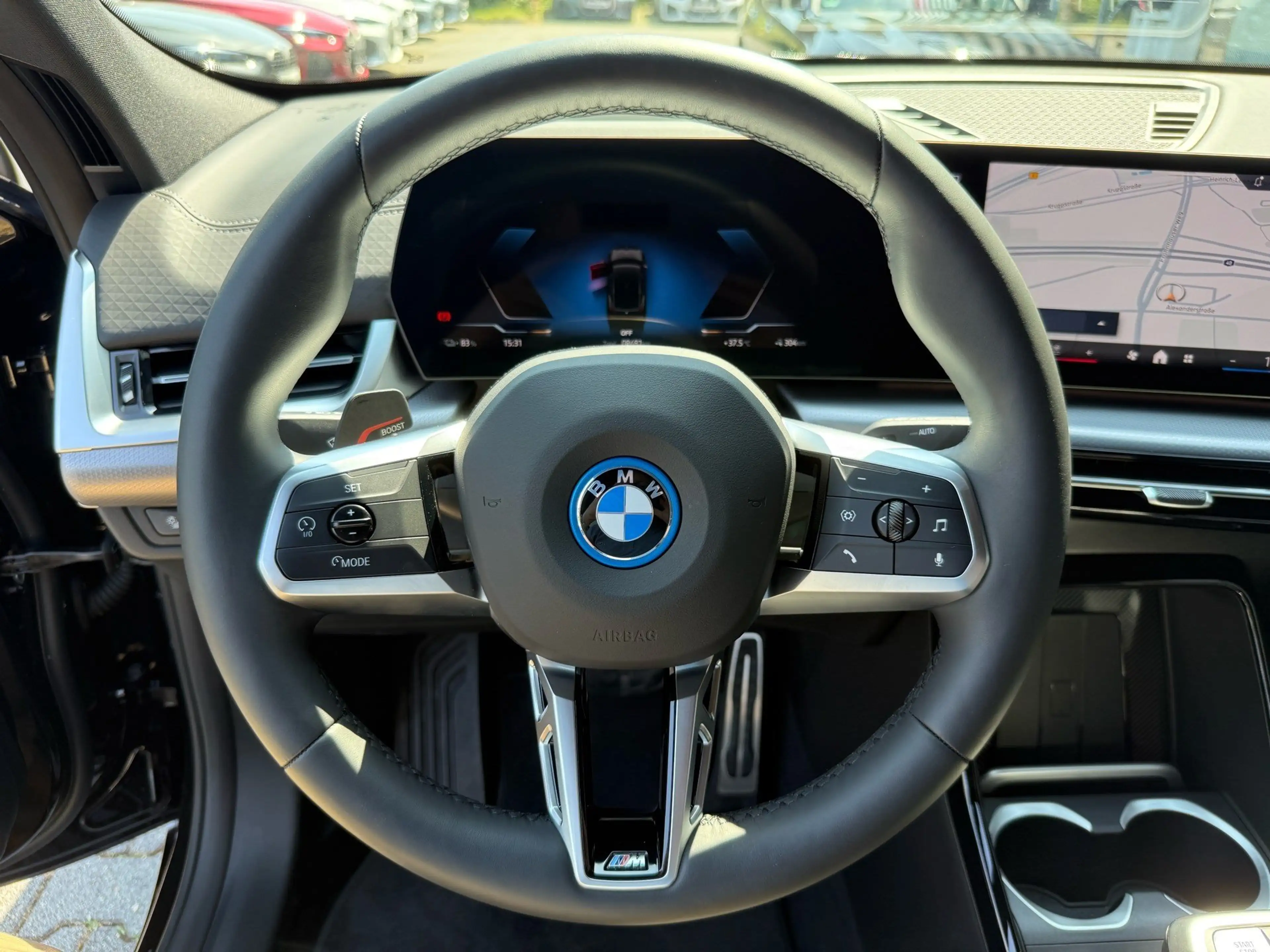 BMW iX2 xDrive30 M Sport /IconicGlow HUD Stop&Go AHK — photo 13