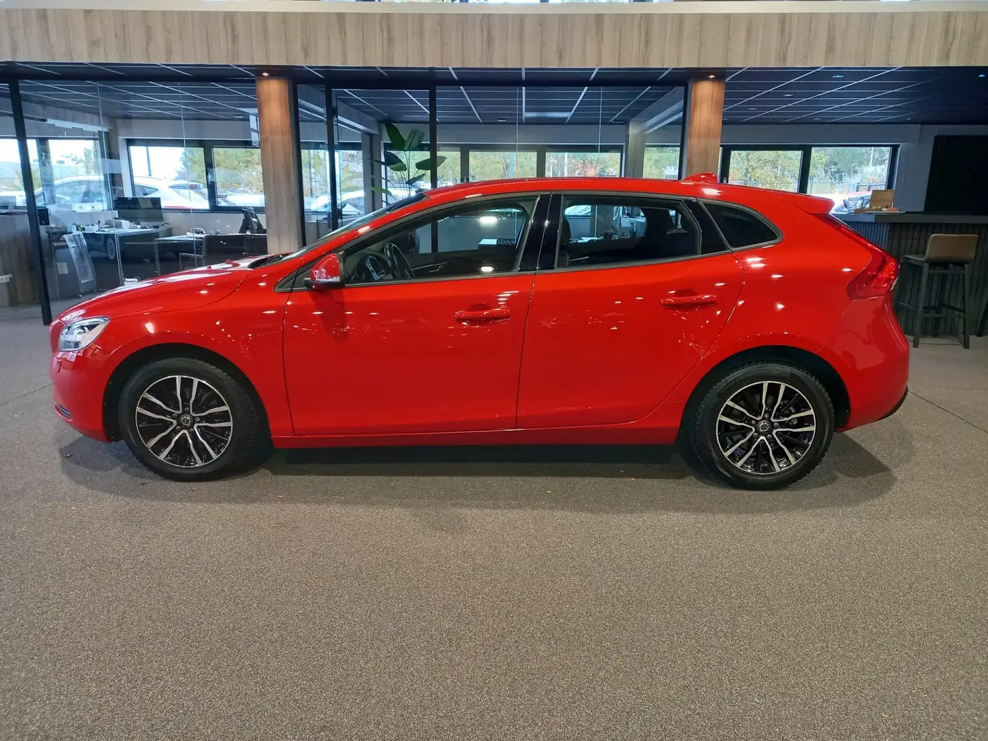 Volvo V40 2.0 T2 Nordic+ Brandweer rood | Navigatie | Cruise Rood - 2