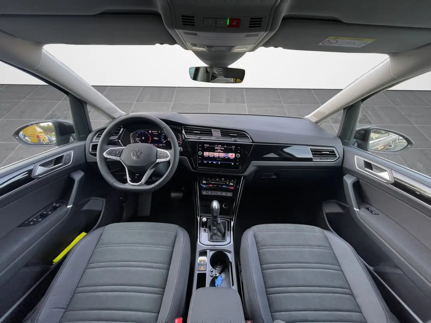 Volkswagen Touran Highline 1.5 TSI DSG+7SITZE+LED+CLIMAT+KAM Schwarz - 2