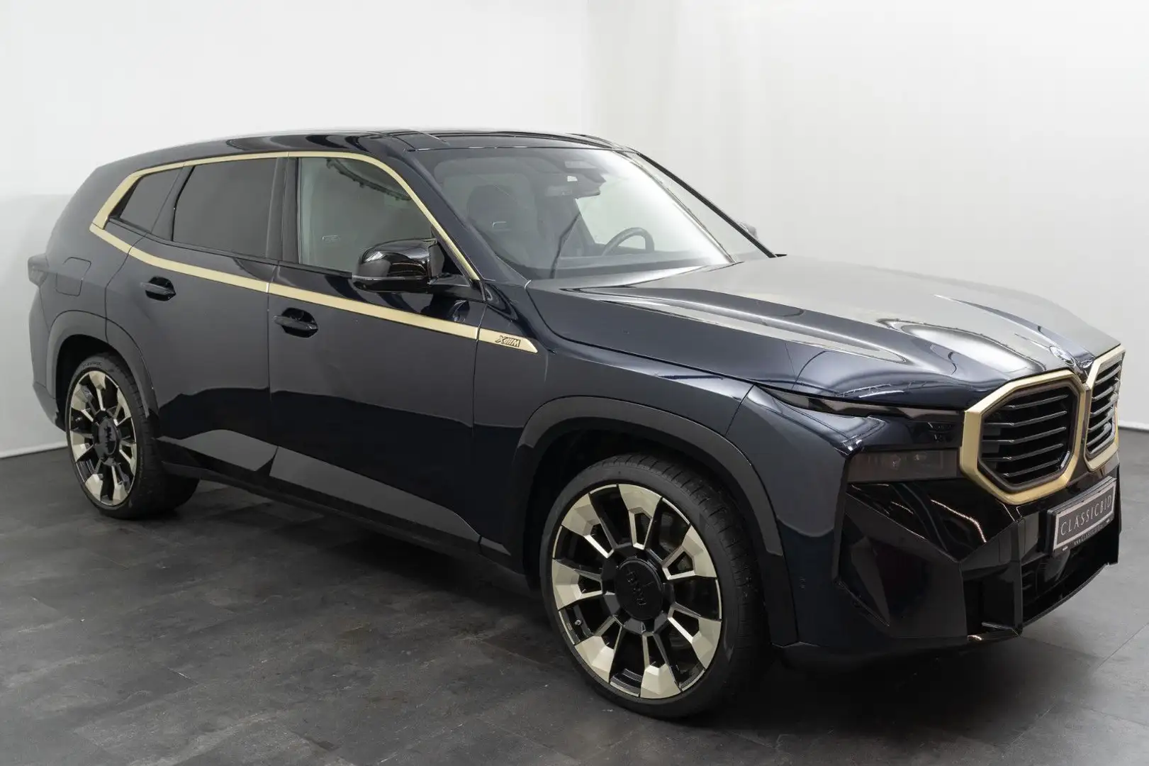 BMW XM Чёрный - 2