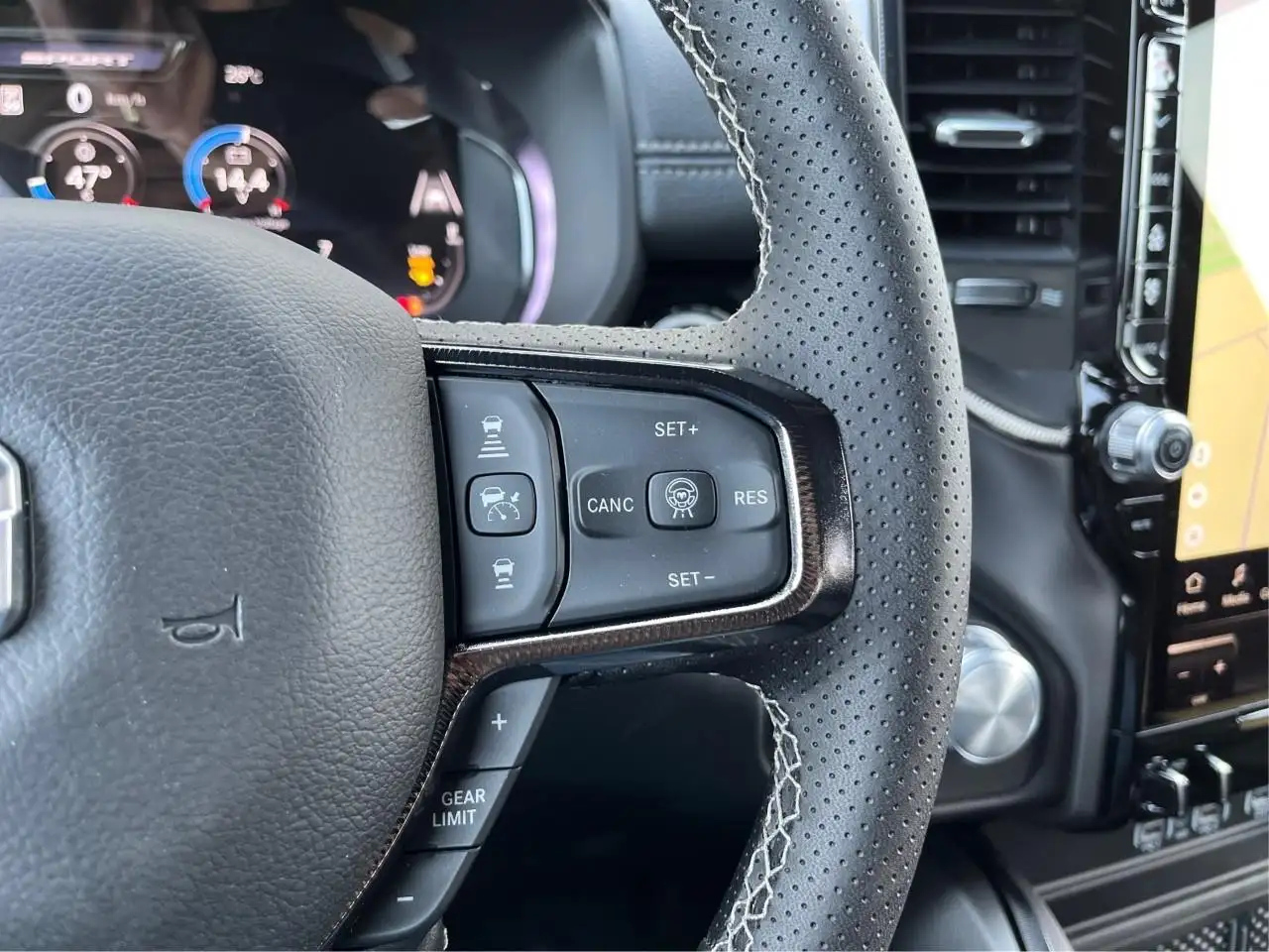RAM 1500 снимка RAM 1500