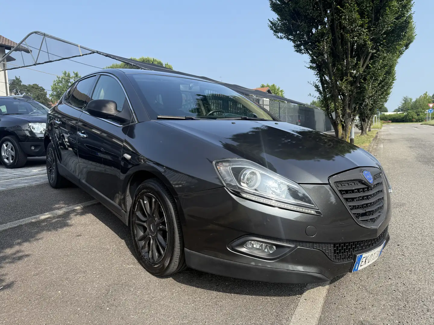 Lancia Delta 1.6 mjt Platino 120cv dpf Per Neopatentato Grigio - 1