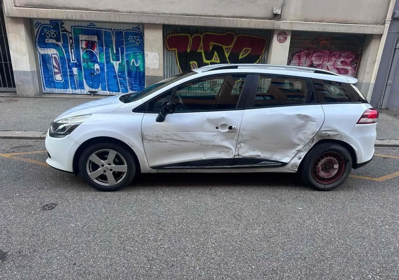 Renault Clio iv 1.5 dci 90ch energy accidentee carte grise ok Blanc - 2