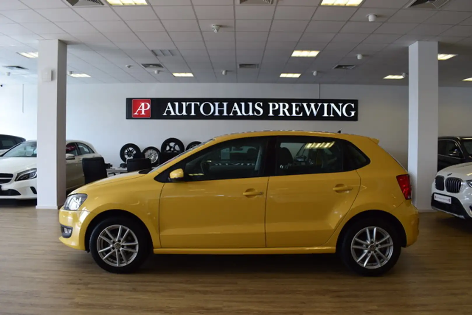 Volkswagen Polo Highline/KLIMAAUT./PDC/TÜV NEU/SERVICE NEU Gelb - 2
