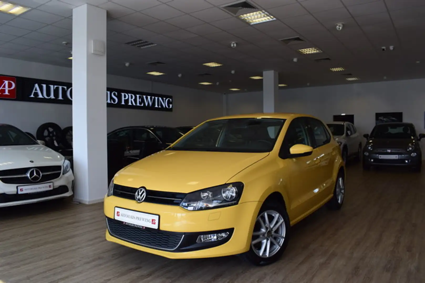 Volkswagen Polo Highline/KLIMAAUT./PDC/TÜV NEU/SERVICE NEU Gelb - 1