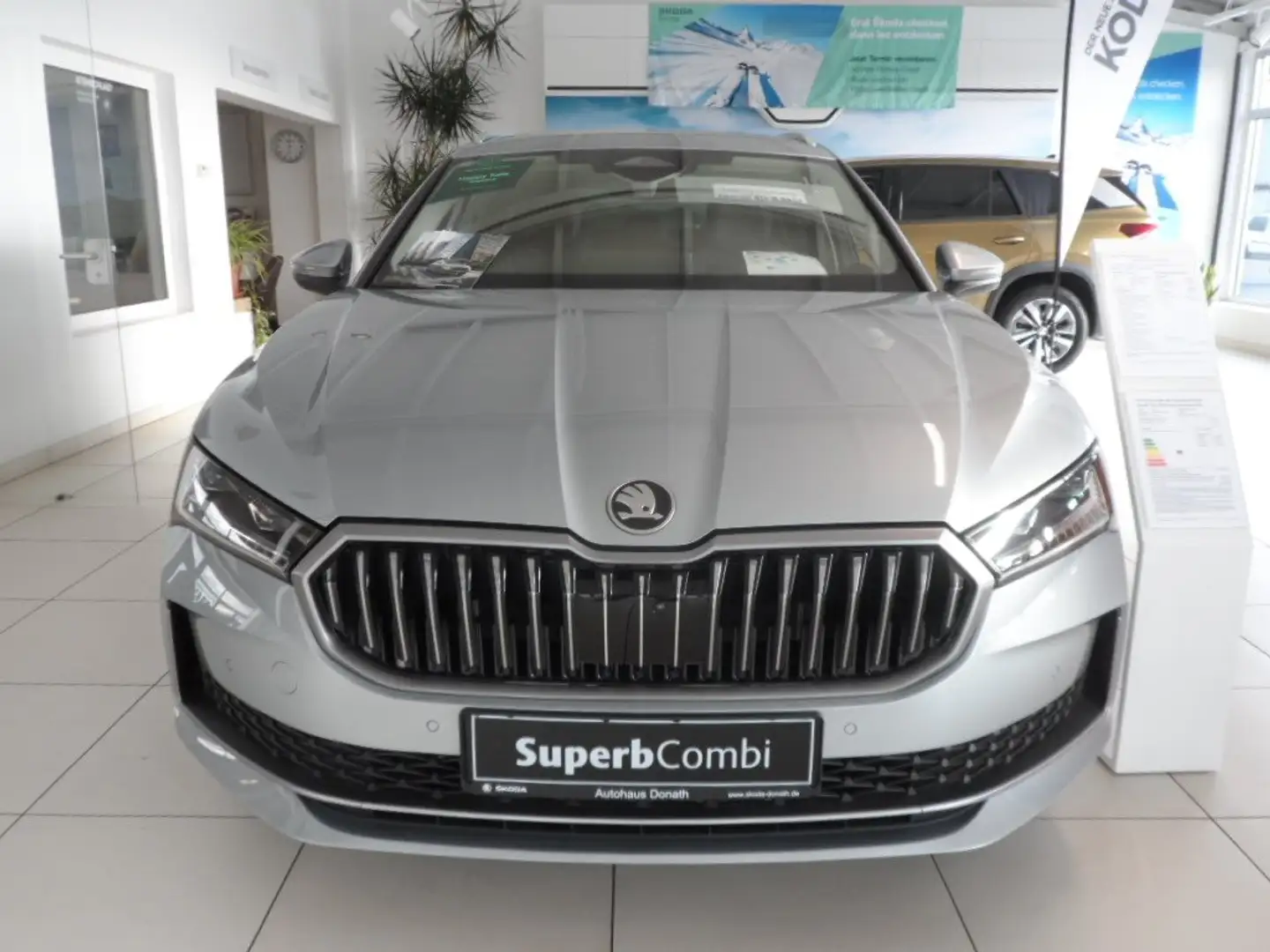 Skoda Superb Combi 1.5 TSI mHEV DSG Laurin&Klement, AHK, MATRIX Silber - 1