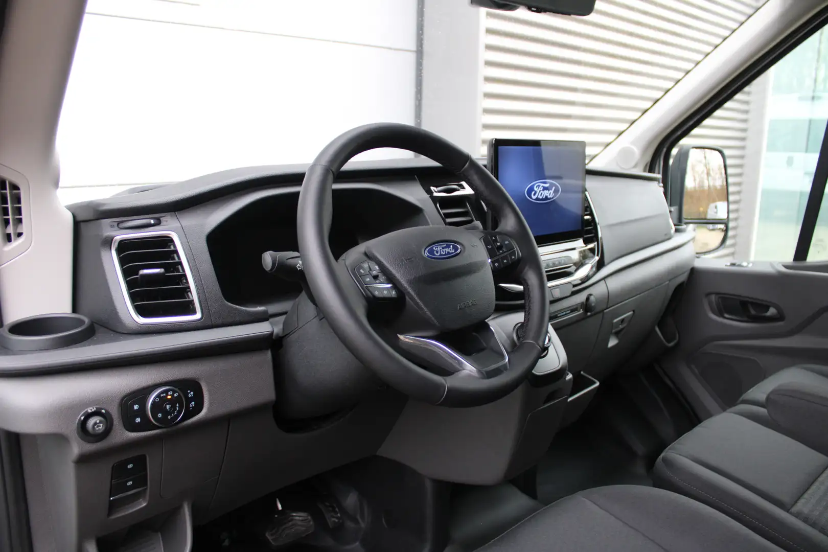 Ford Transit 350 2.0 TDCI L3H2 Limited 165pk - DEMO - Adaptive Zilver - 2