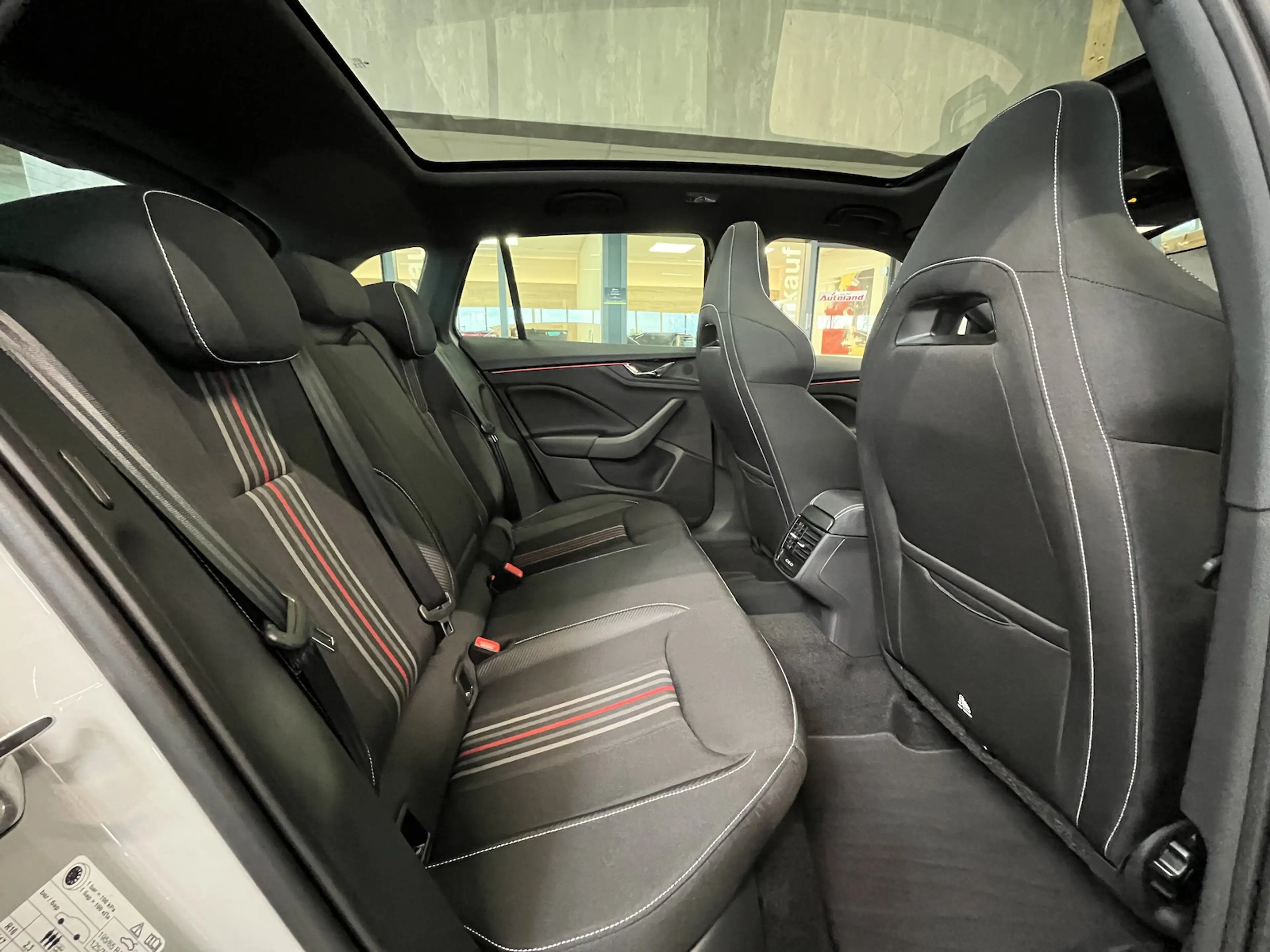 Skoda Scala Monte Carlo 1.5 TSI DSG AHK 18´ Kamera — photo 7