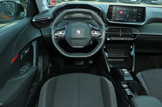 Peugeot E-2008 view 11