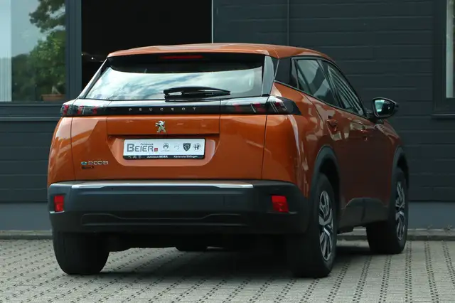 Peugeot E-2008 view 4