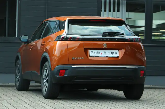 Peugeot E-2008 view 3
