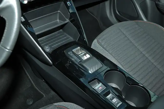 Peugeot E-2008 view 15