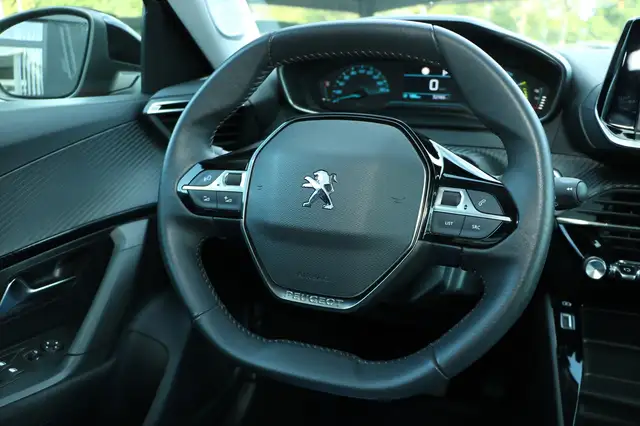 Peugeot E-2008 view 13