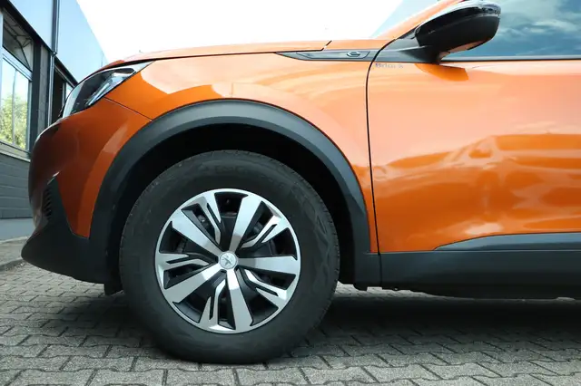 Peugeot E-2008 view 5