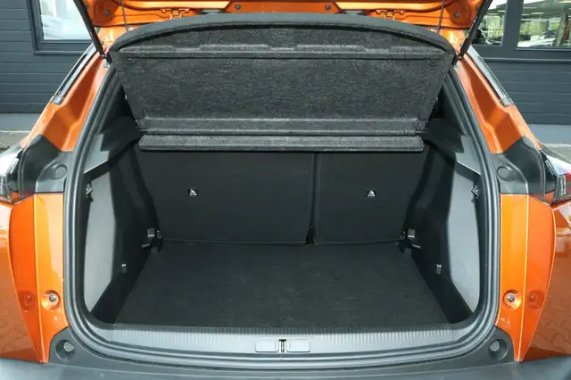 Peugeot E-2008 view 6