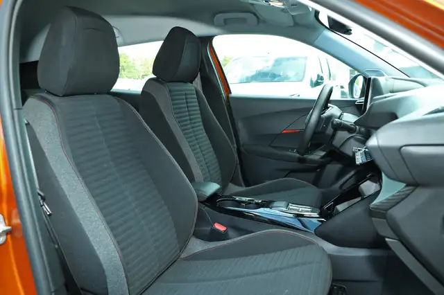 Peugeot E-2008 view 7