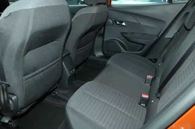 Peugeot E-2008 view 9