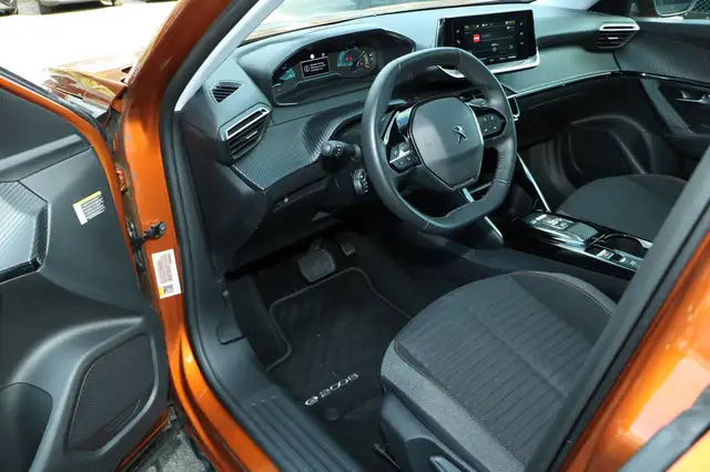 Peugeot E-2008 view 10