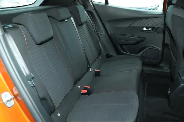 Peugeot E-2008 view 8