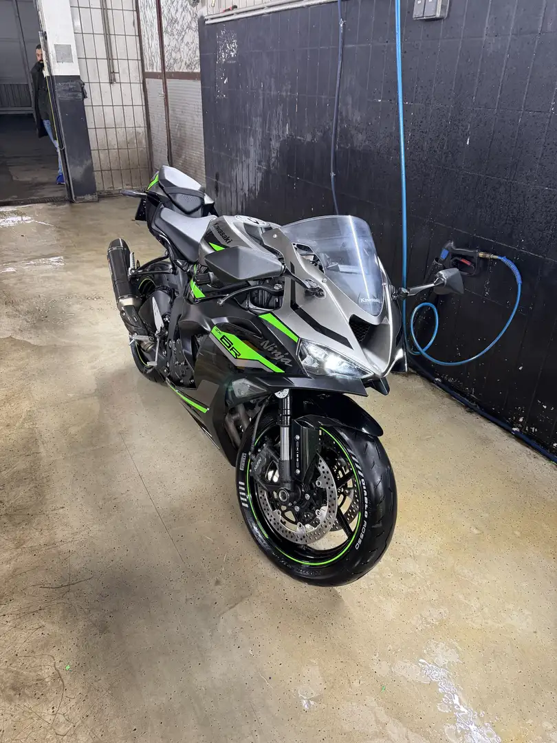 Kawasaki ZX 600 Top Schwarz - 1