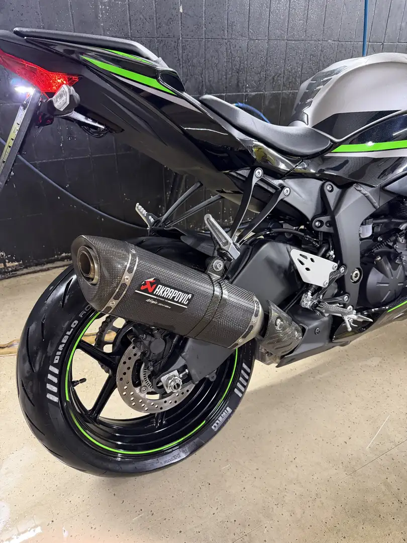 Kawasaki ZX 600 Top Schwarz - 2