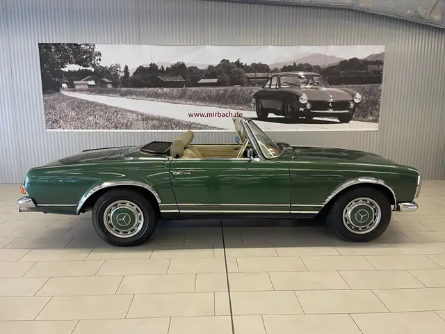 Mercedes-Benz 280 view 2