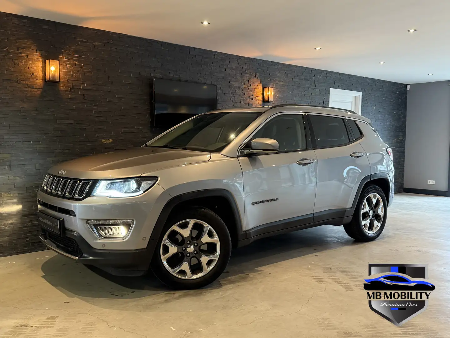 Jeep Compass 1.4 MultiAir Limited Bj: 2019 / Panoramadak Grau - 1