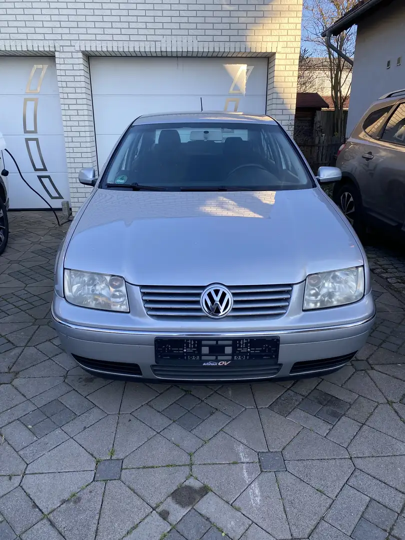 Volkswagen Bora 1.6 FSI - 1
