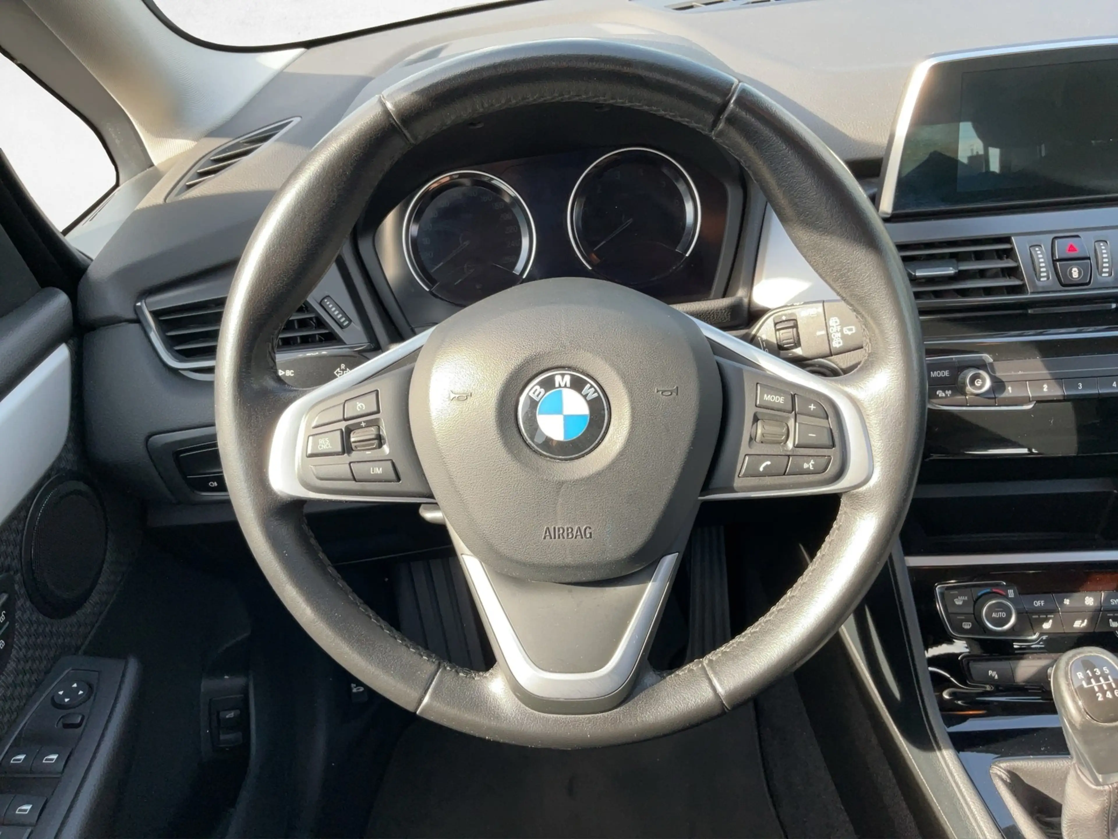 BMW 216 i 6-Gang /Navi/LED — photo 12