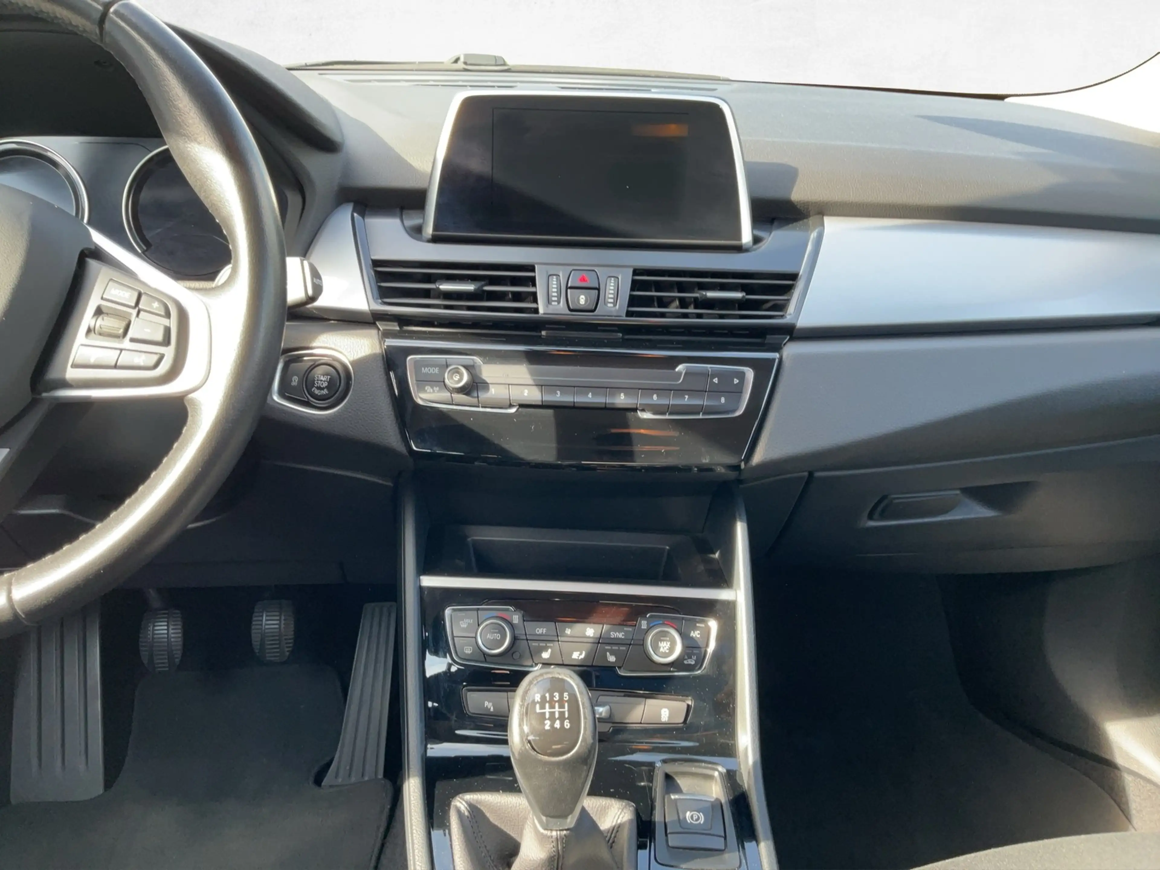 BMW 216 i 6-Gang /Navi/LED — photo 14