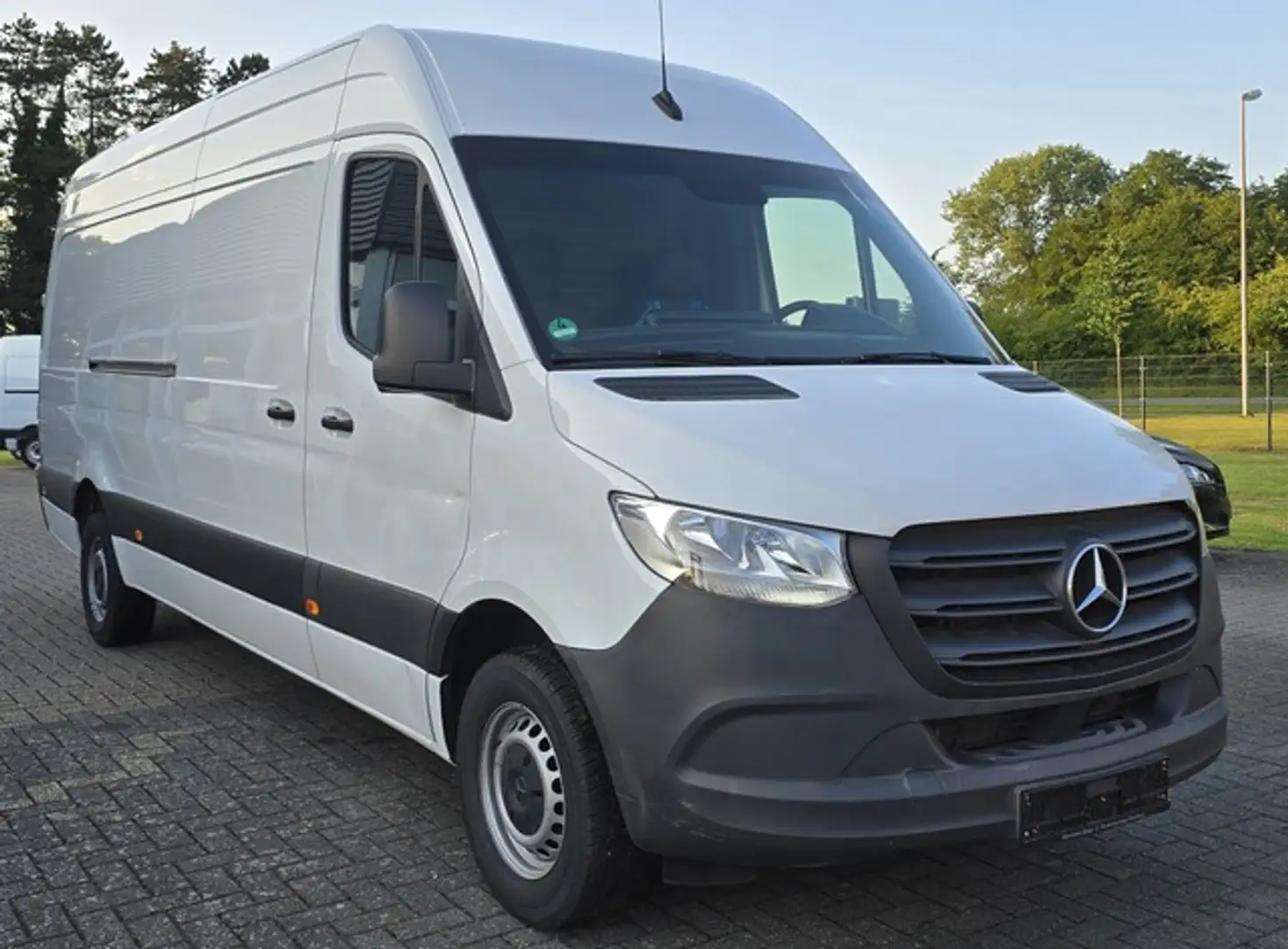 Mercedes-Benz Sprinter 317CDI RWD L3 MBUX+Leder+AHK+DAB-Tuner Weiß - 1