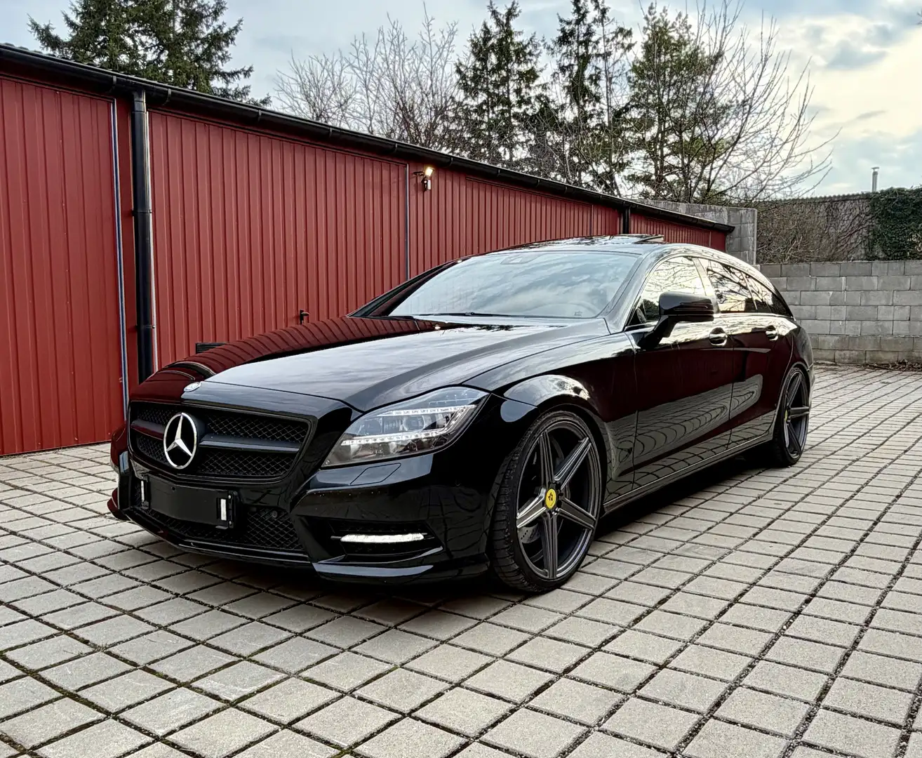 Mercedes-Benz CLS 350 Shooting Brake CDI DPF BlueEFFICIENCY 7G-T Schwarz - 1