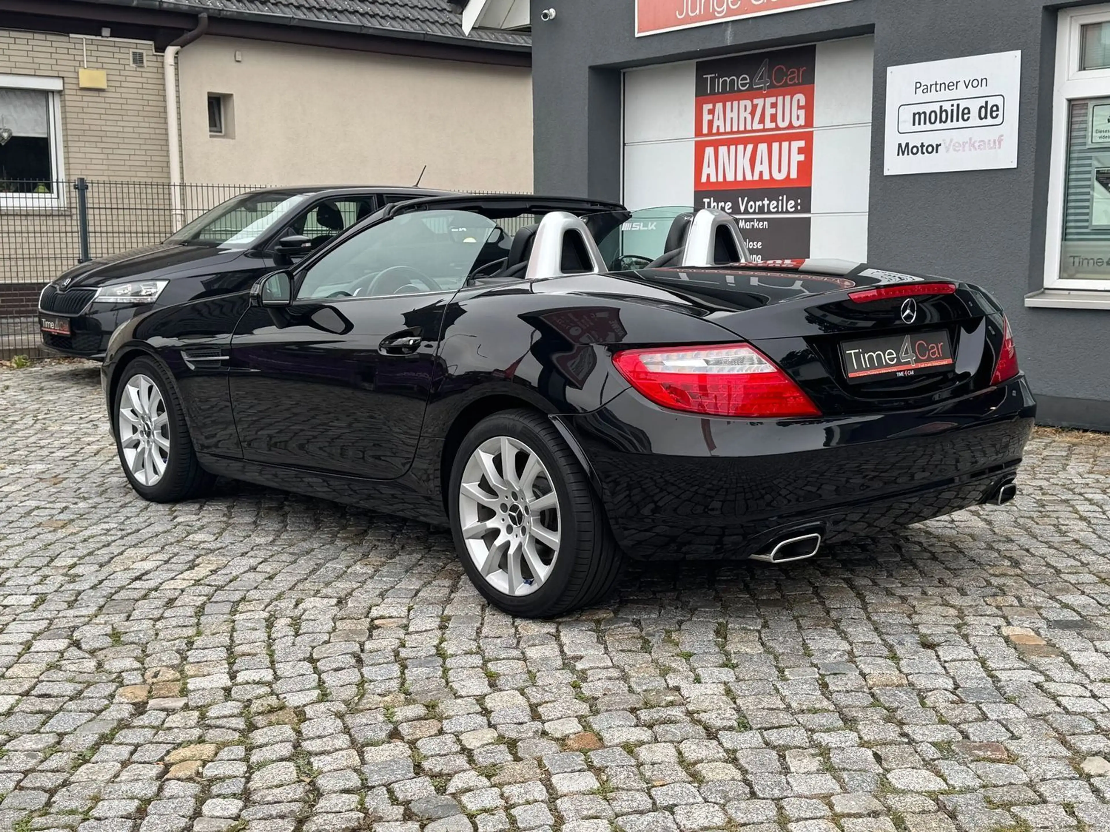 Mercedes-Benz SLK 200 Airscarf Sitzheizung Leder LED Navi Tempomat — photo 7