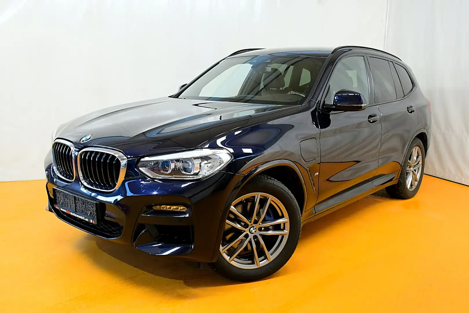 BMW X3 xDrive30e PHEV Aut. Schwarz - 1