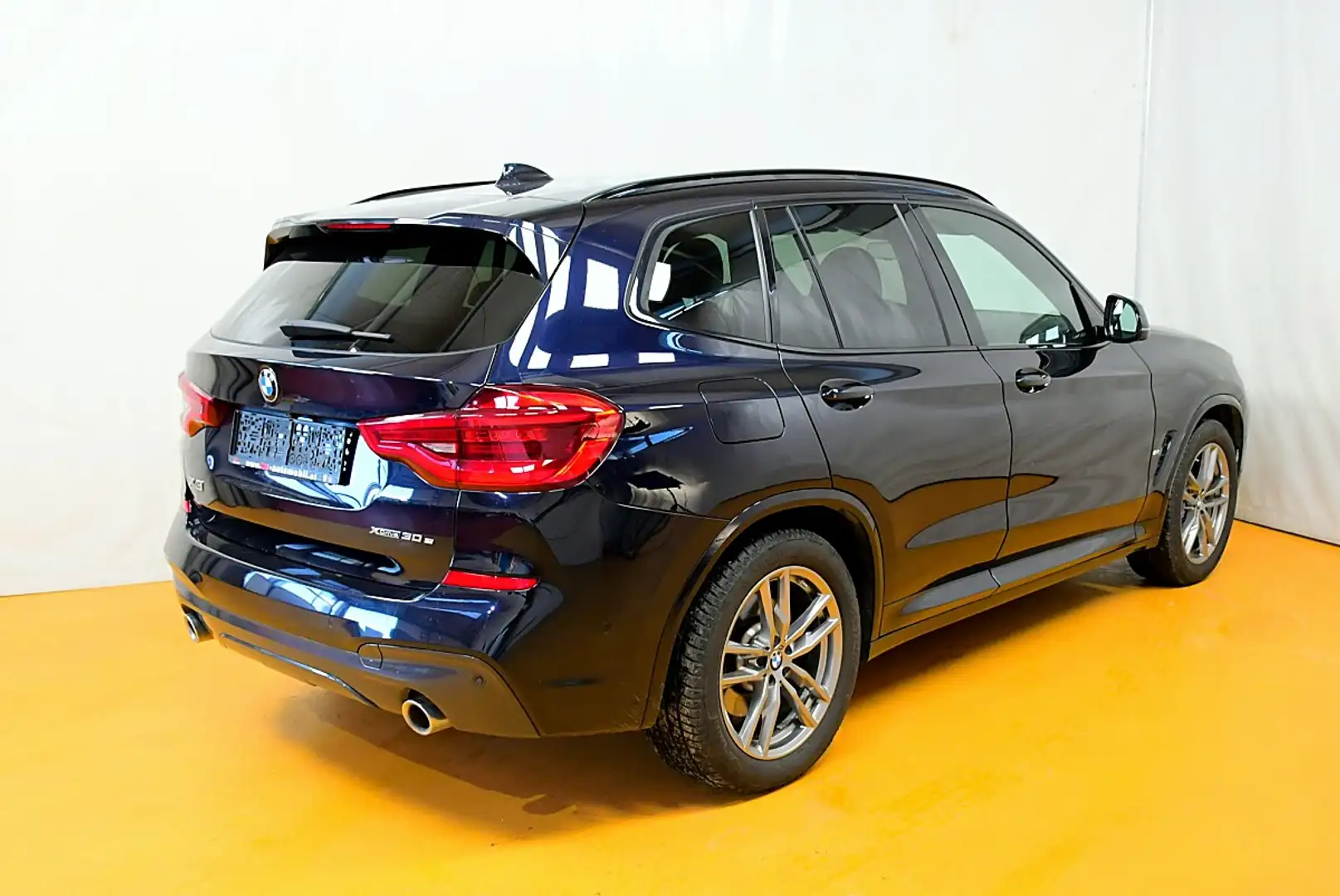 BMW X3 xDrive30e PHEV Aut. Schwarz - 2