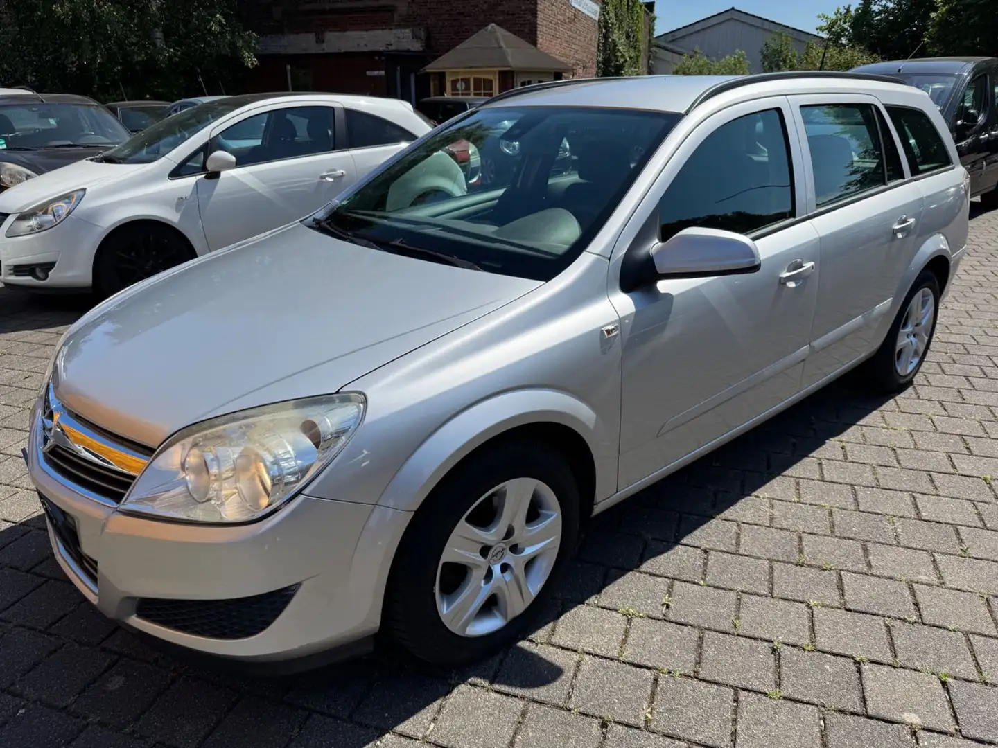 Opel Astra H 1.6 Caravan Edition TÜV NEU/PDC/NAVI/+++ Silber - 1