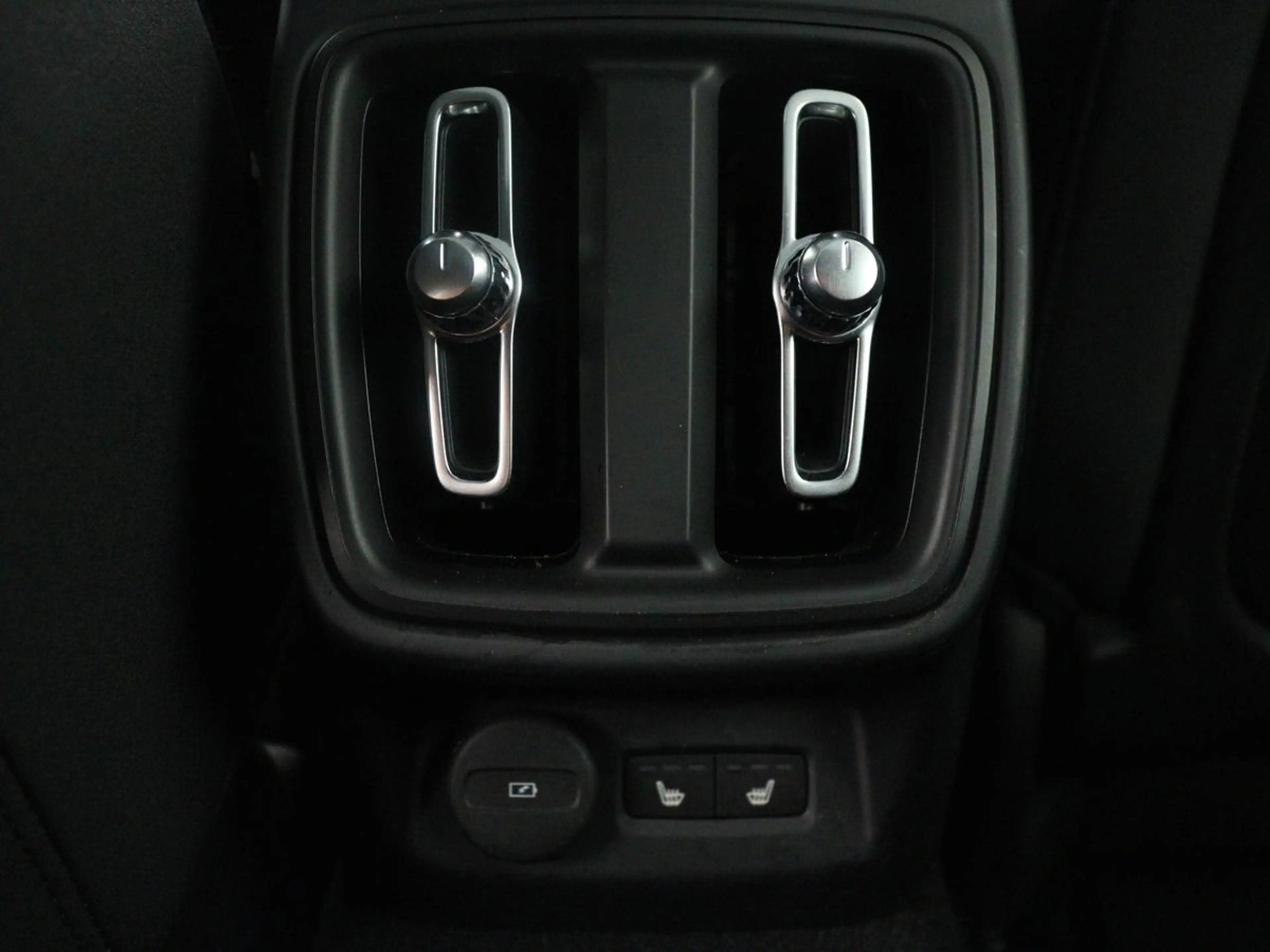 Polestar 2 Long Range Dual Motor Launch Edition 78kWh | SOH 9 — photo 38