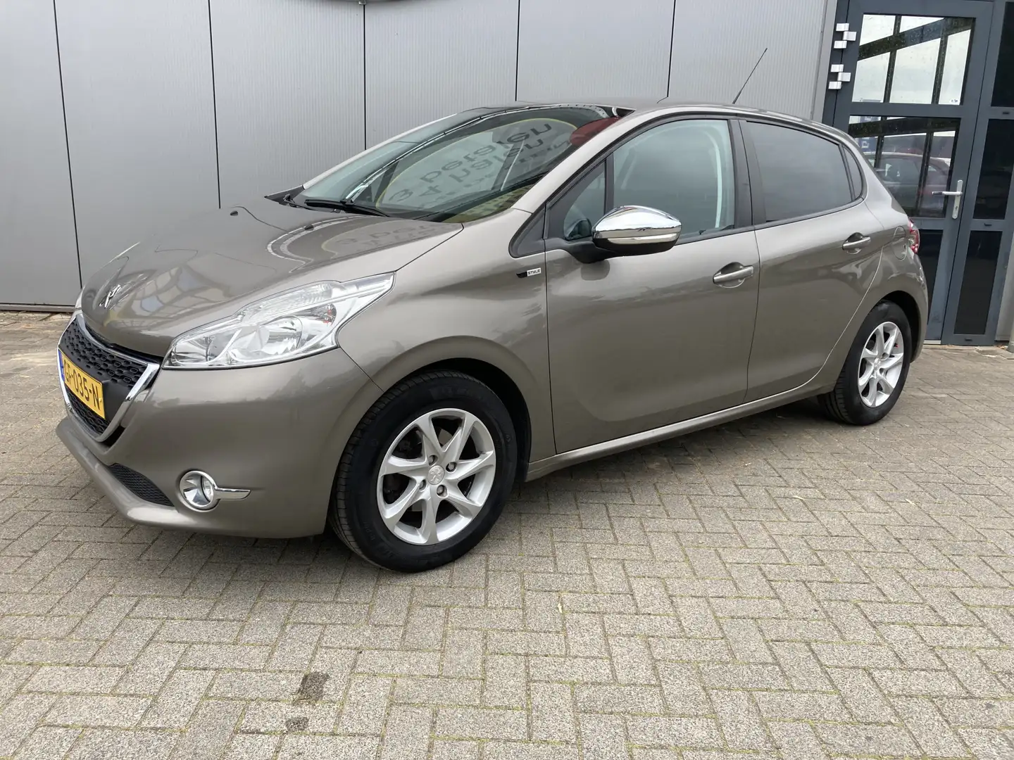 Peugeot 208 1.2 Style Trekhaak | Apple Carplay | Navi | Blue t Grau - 1