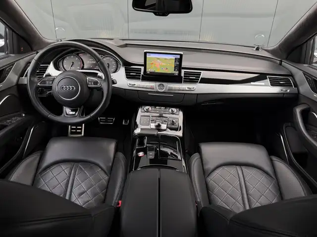 Audi S8 view 15