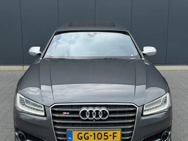 Audi S8 view 14