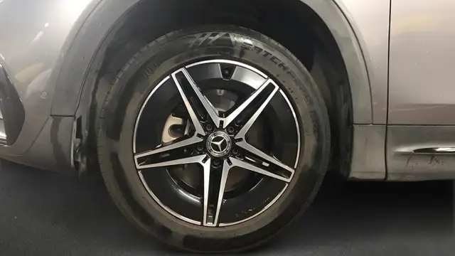 Mercedes-Benz C-Class view 5